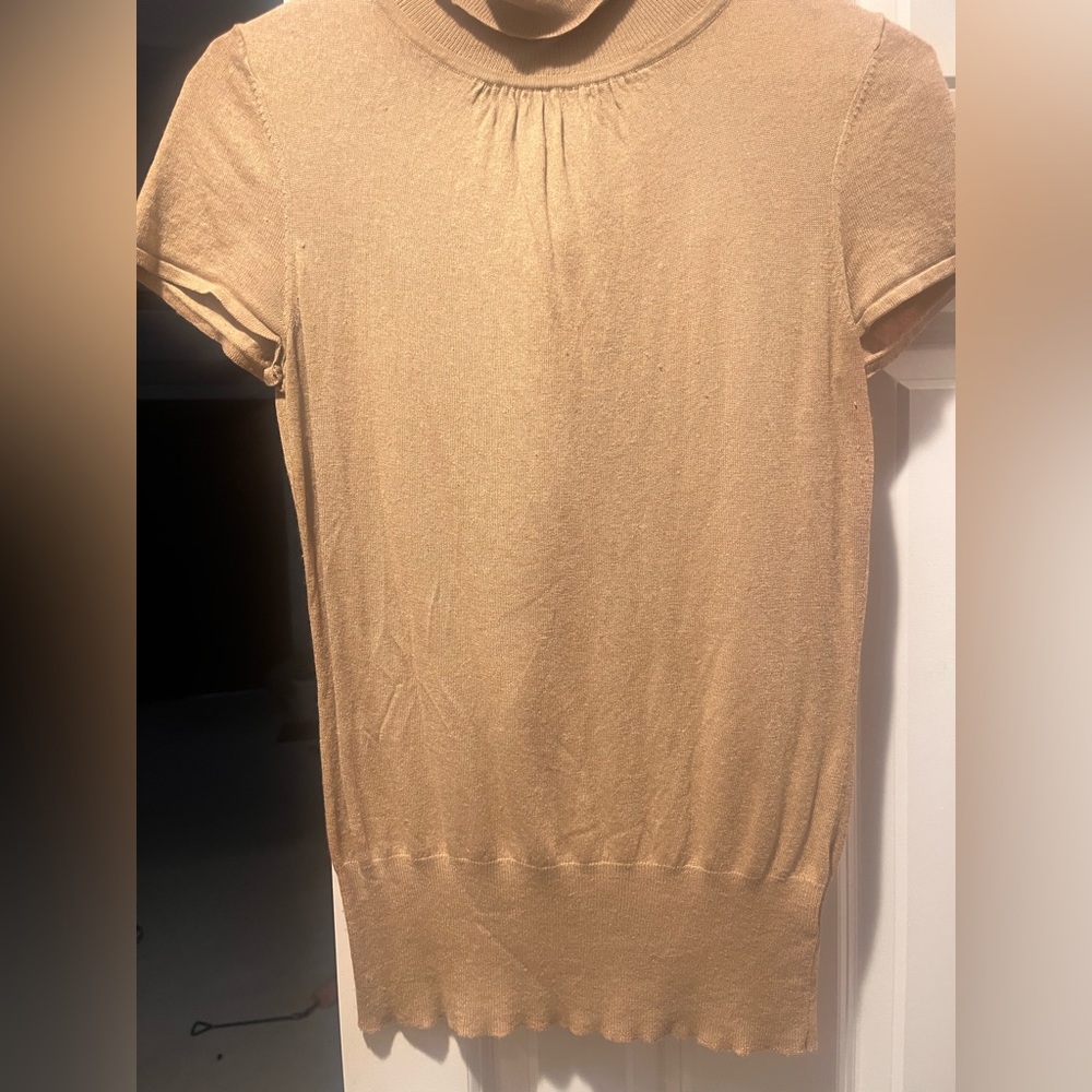 Classiques Entier silk blend camel short sleeve turtle neck. Size M.